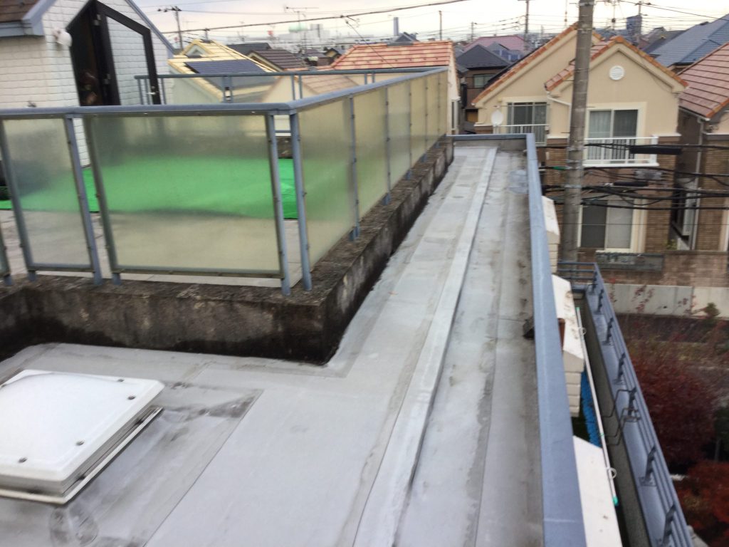 屋上　人工芝張替え　手すり塗装
